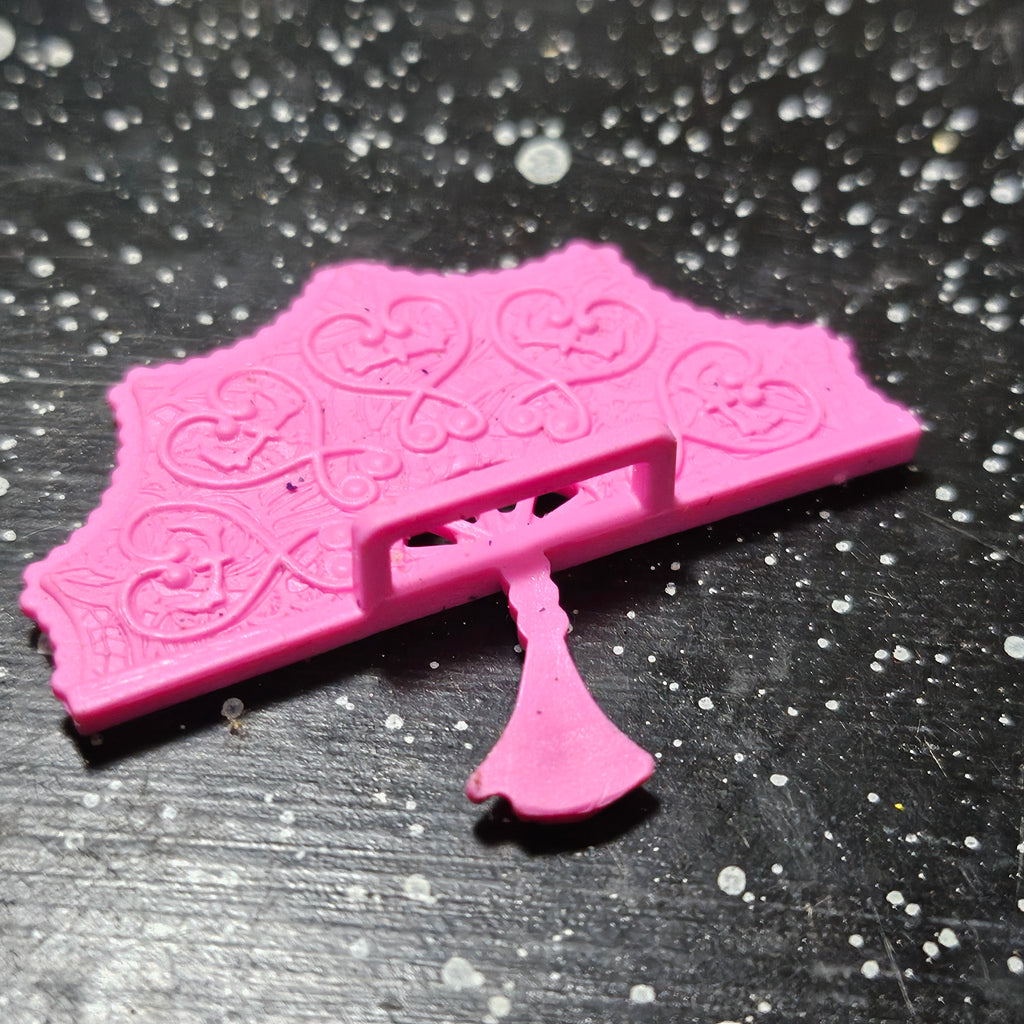 Monster High Scary Sweet Birthday Draculaura Doll - Pink Fan Accessory