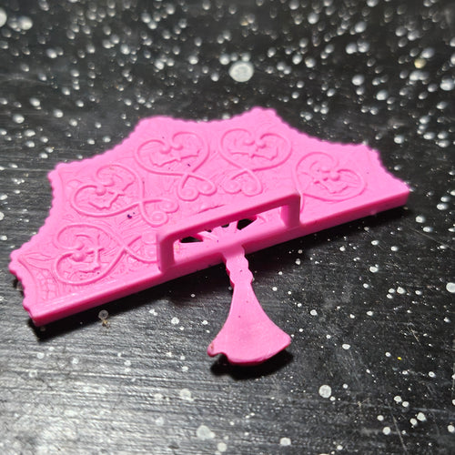 Monster High Scary Sweet Birthday Draculaura Doll - Pink Fan Accessory