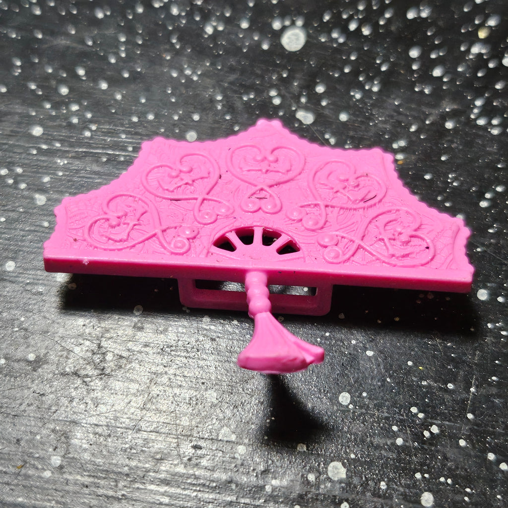 Monster High Scary Sweet Birthday Draculaura Doll - Pink Fan Accessory